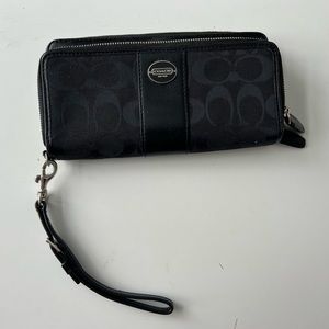Coach zip wallet - broken zipper